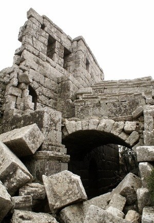 ruiny-amfiteatra-v-termes.jpg